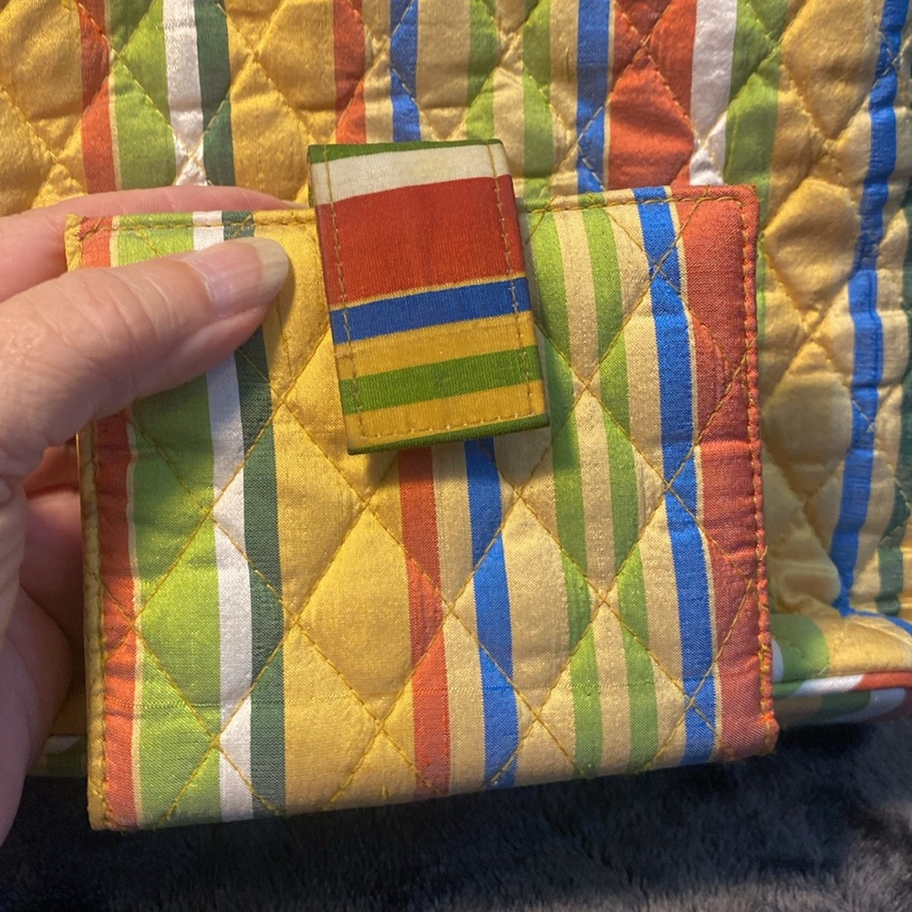 Vera Bradley purse and matching wallet in like new condition - Picture 8 of 8